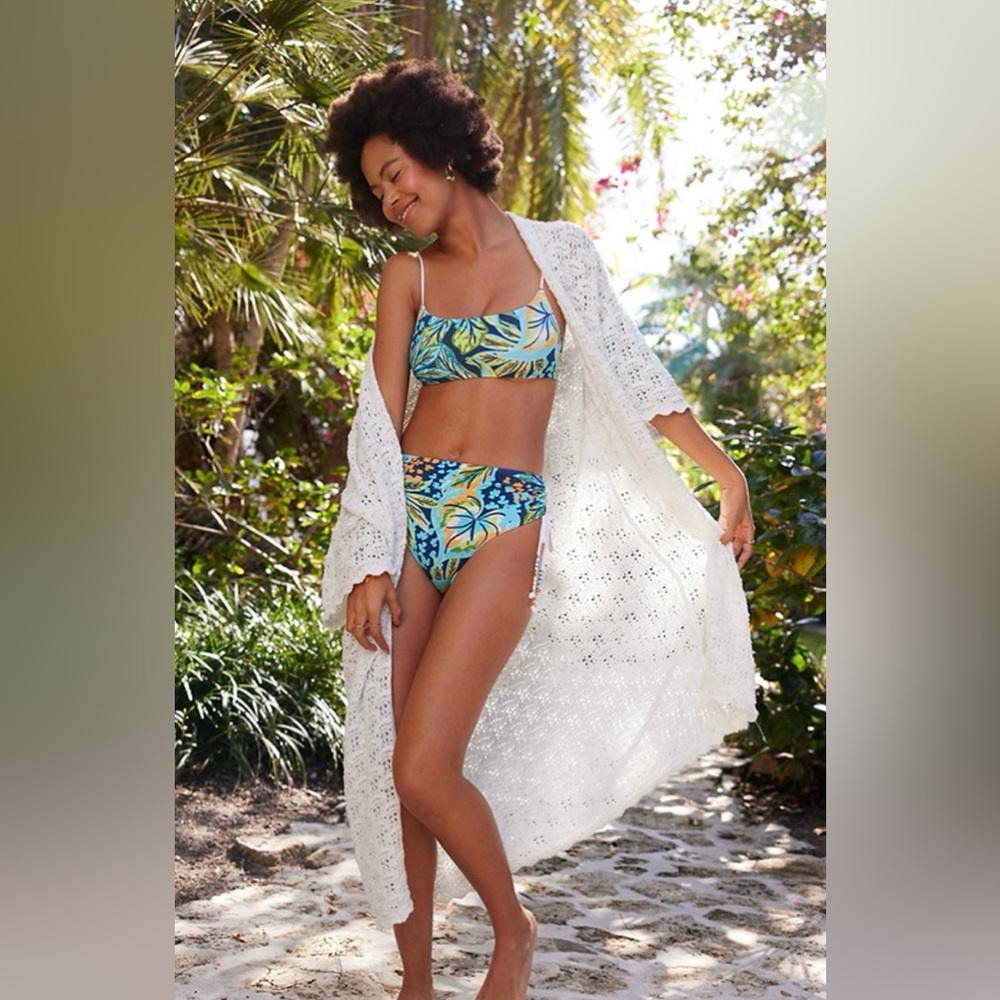 Aerie Crochet Scallop Cape // one size // white